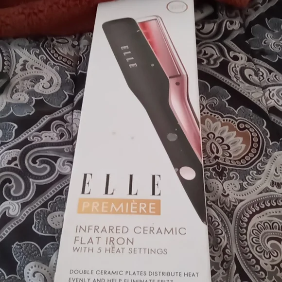 Elle hair flat iron